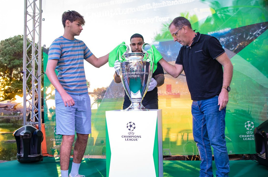 Réalisation : Tournée du trophée de la ligue des champions